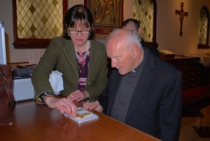 Cardinal McCarrick viewing St. Thomas More cross